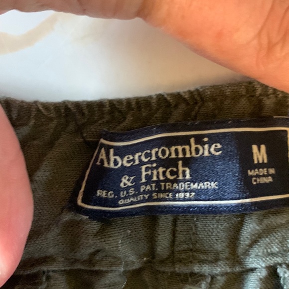 (3 for $20)Abercrombie & Finch, casual black cropped pants size med - Picture 7 of 9